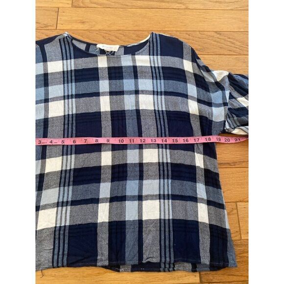 Two by Vince Camuto women's navy blue plaid ruffle Sleeve Relaxed Fit Top sz XS - Picture 4 of 8